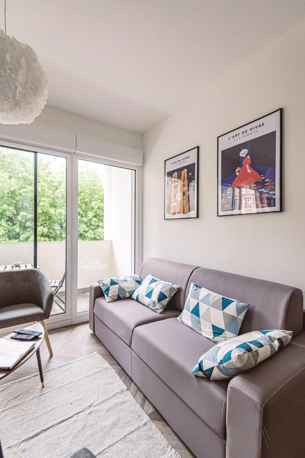 Henri Au Pied De La Cathedrale. Apartment Reims Exterior photo